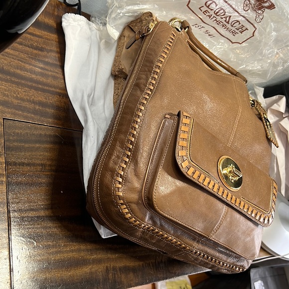 NWT Coach Devin Camel/Gold Expandable Leather/Patent Leather Duffle 15995 - Picture 5 of 16